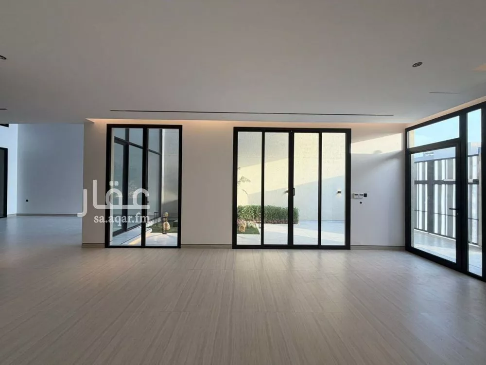 فيلا 6 غرف في العارض 8