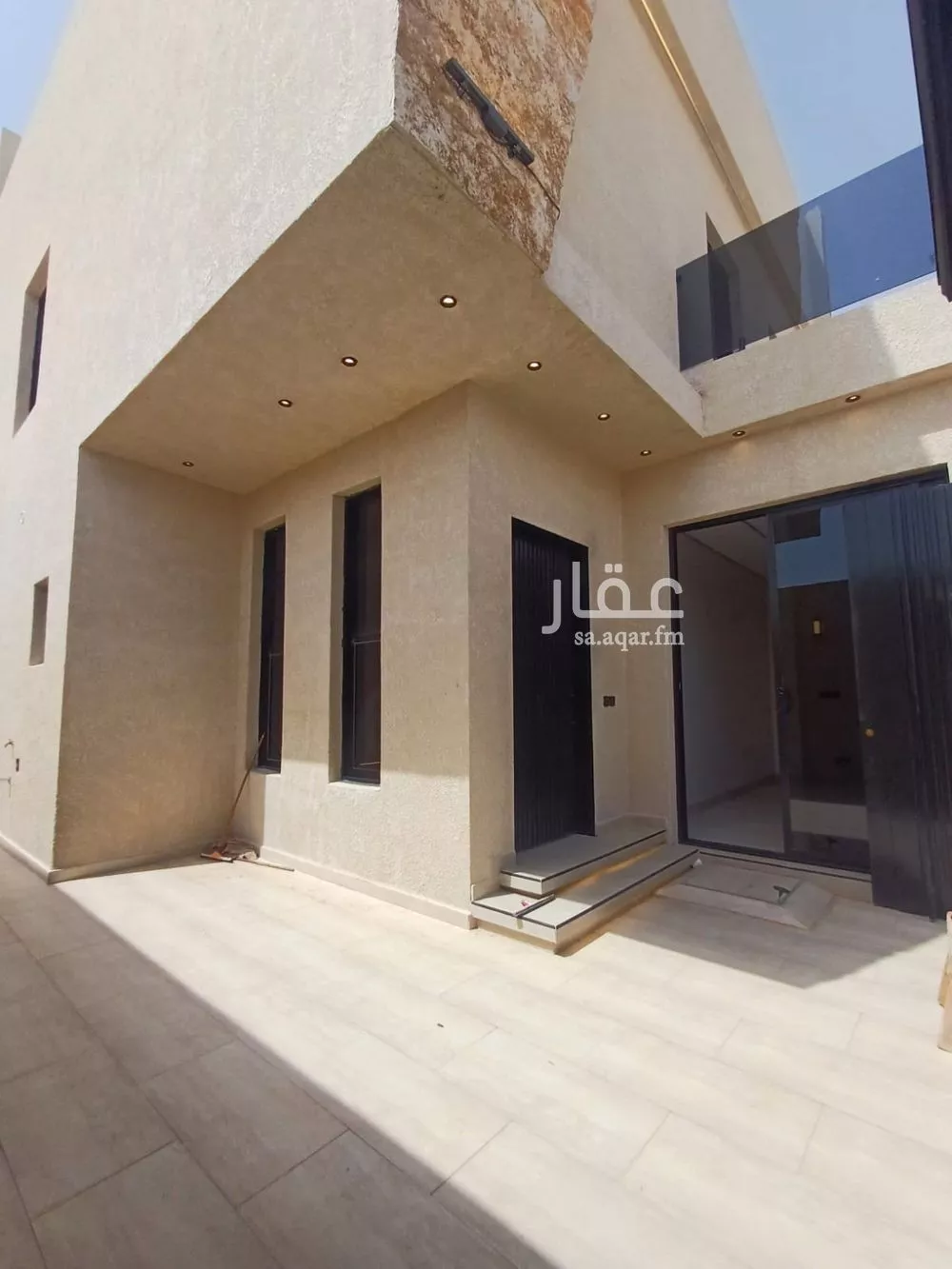 فيلا 6 غرف في الشرق 2