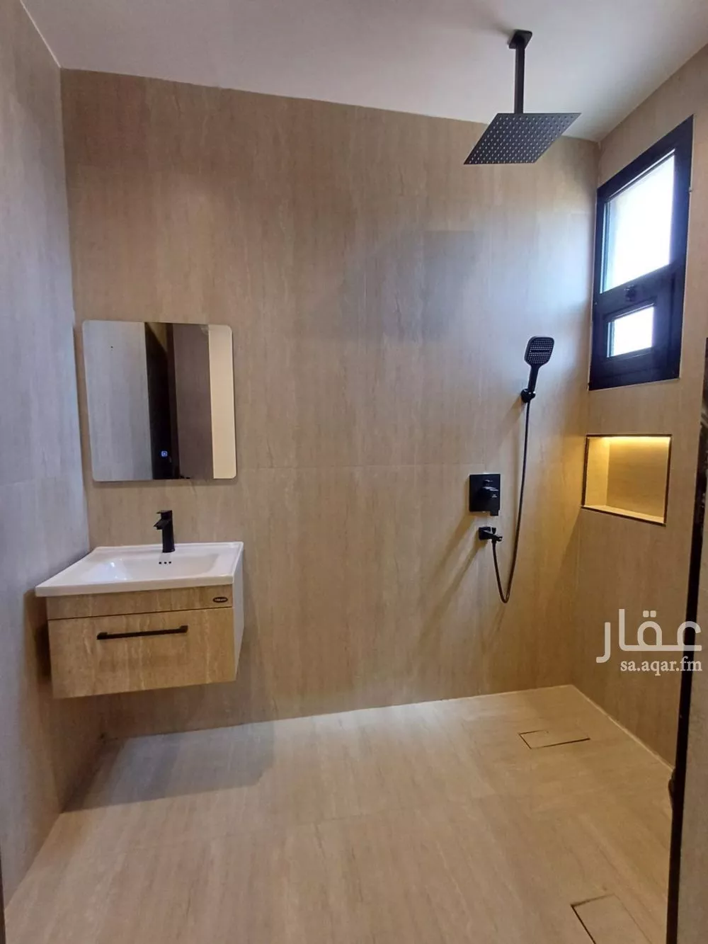 فيلا 6 غرف في الشرق 16