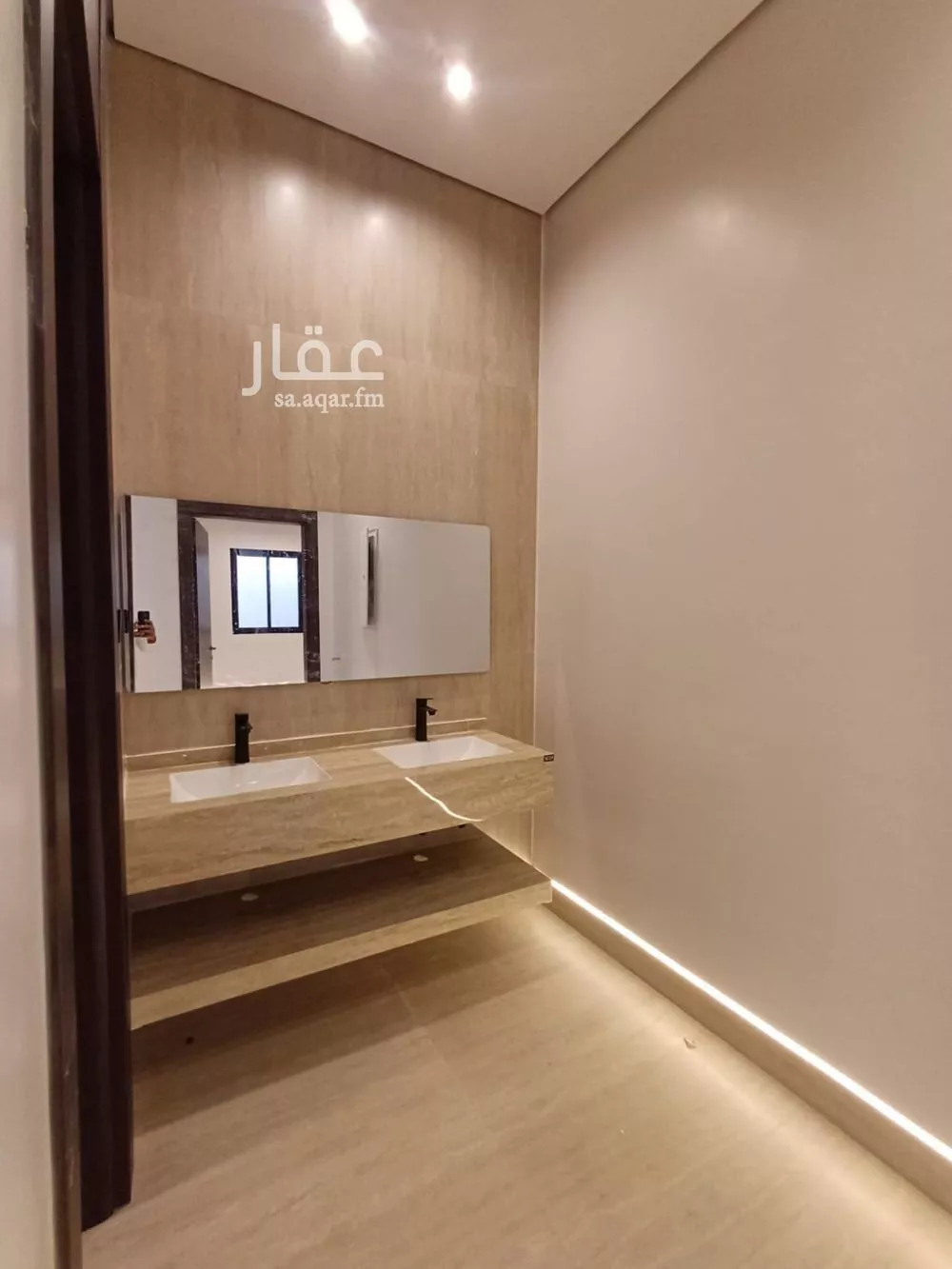 فيلا 6 غرف في الشرق 19