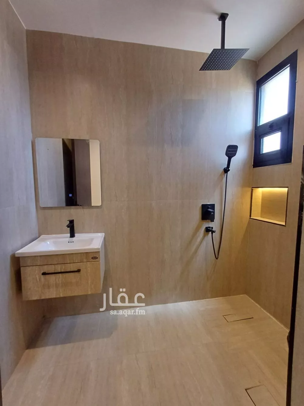 فيلا 6 غرف في الشرق 7