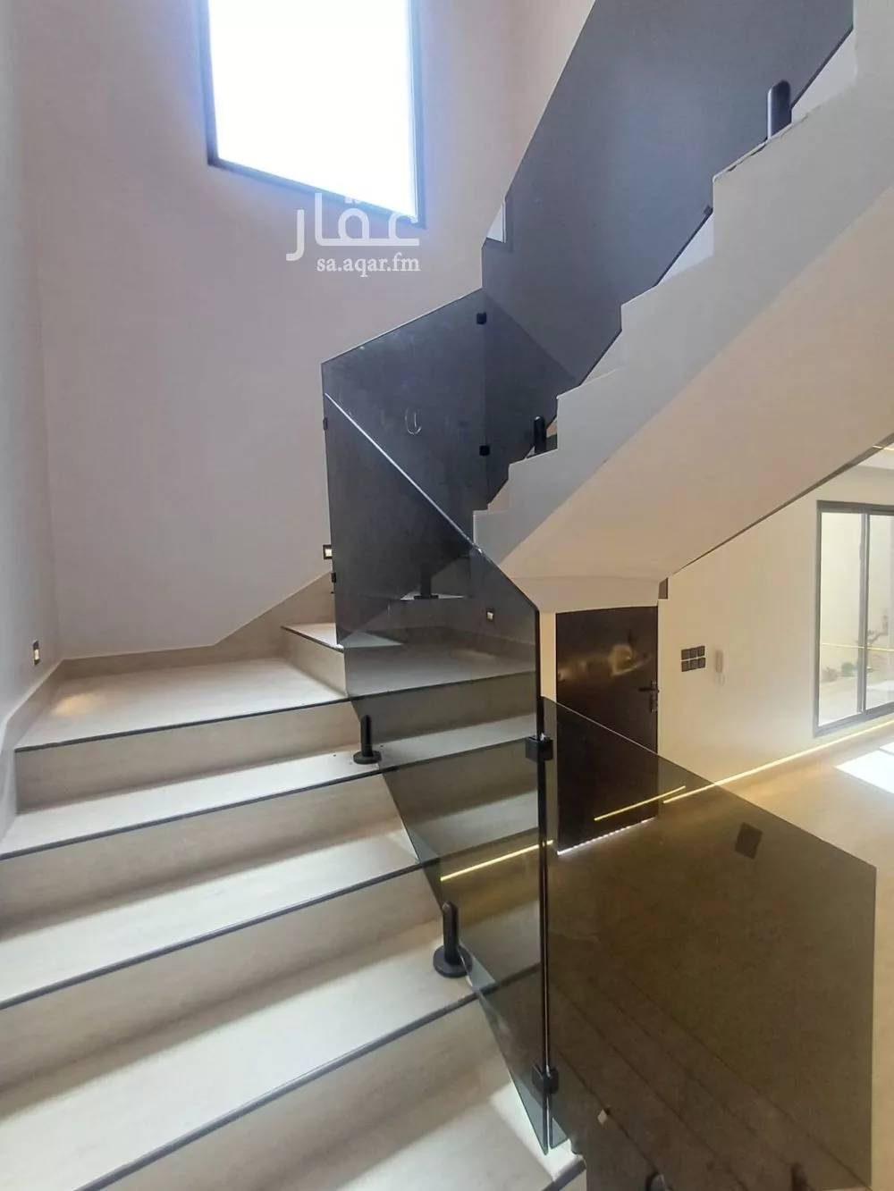 فيلا 6 غرف في الشرق 9