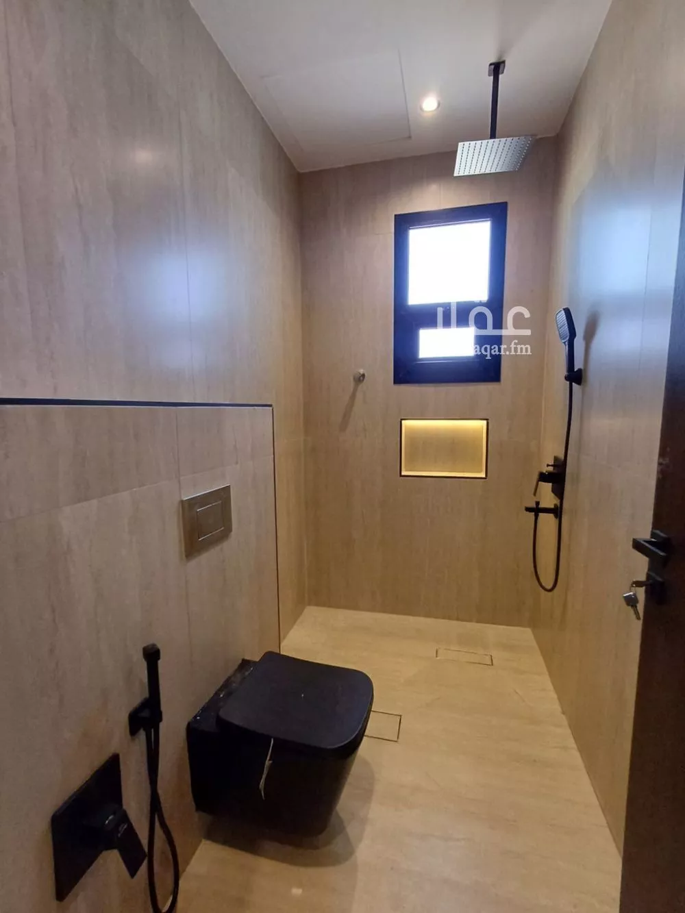 فيلا 6 غرف في الشرق 10