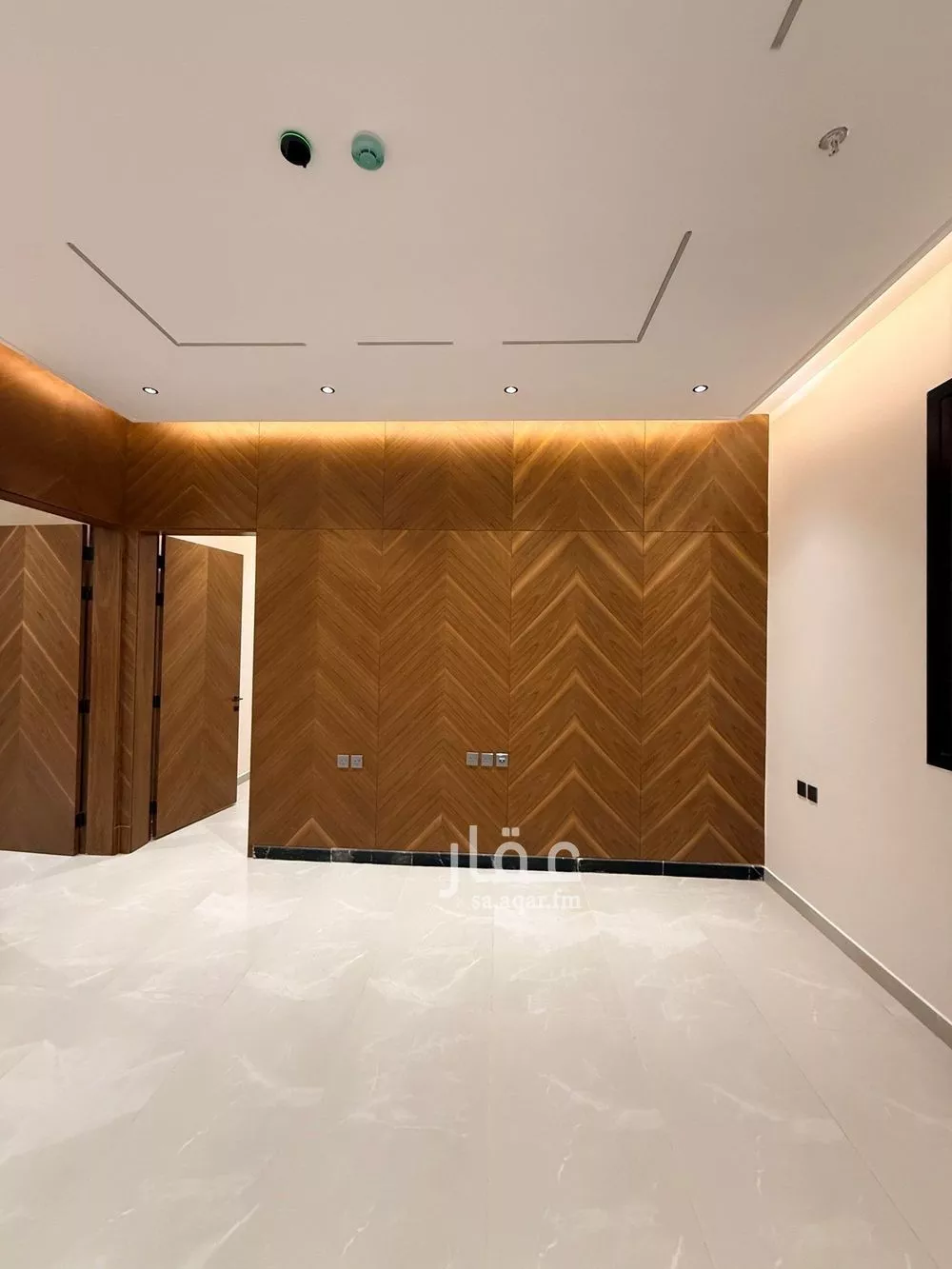 4 bedroom apartment in Dhahrat Laban 10