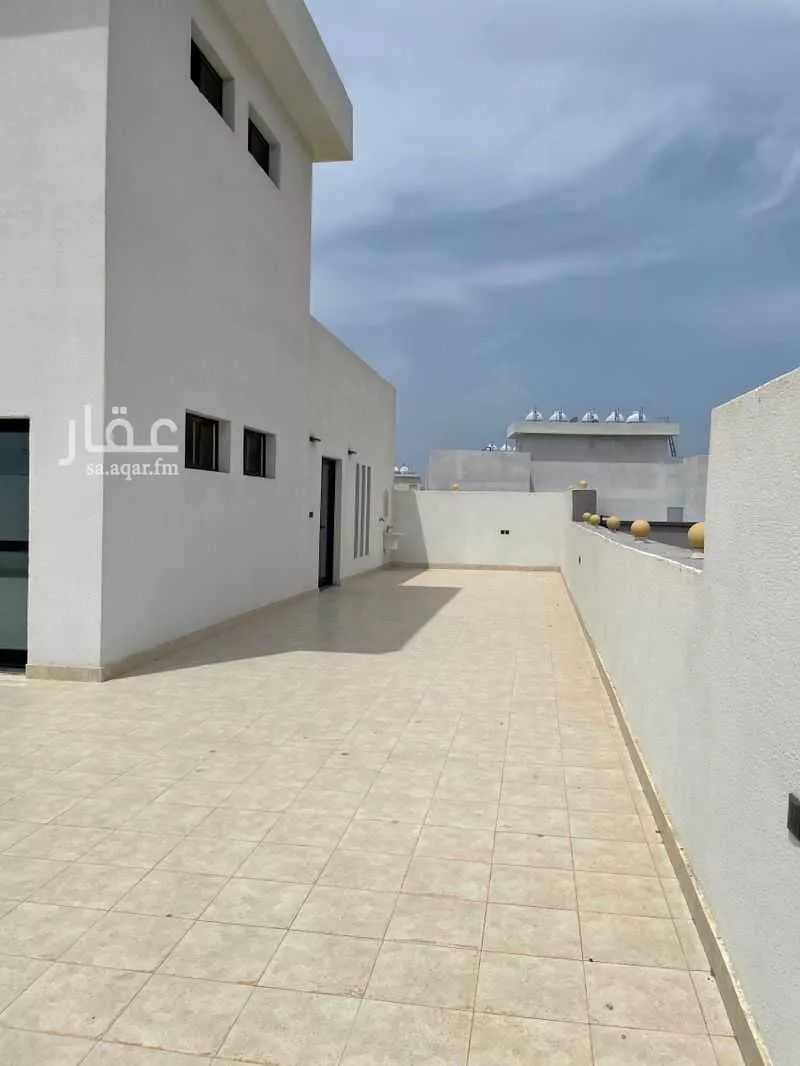 شقة 6 غرف في الريان 5