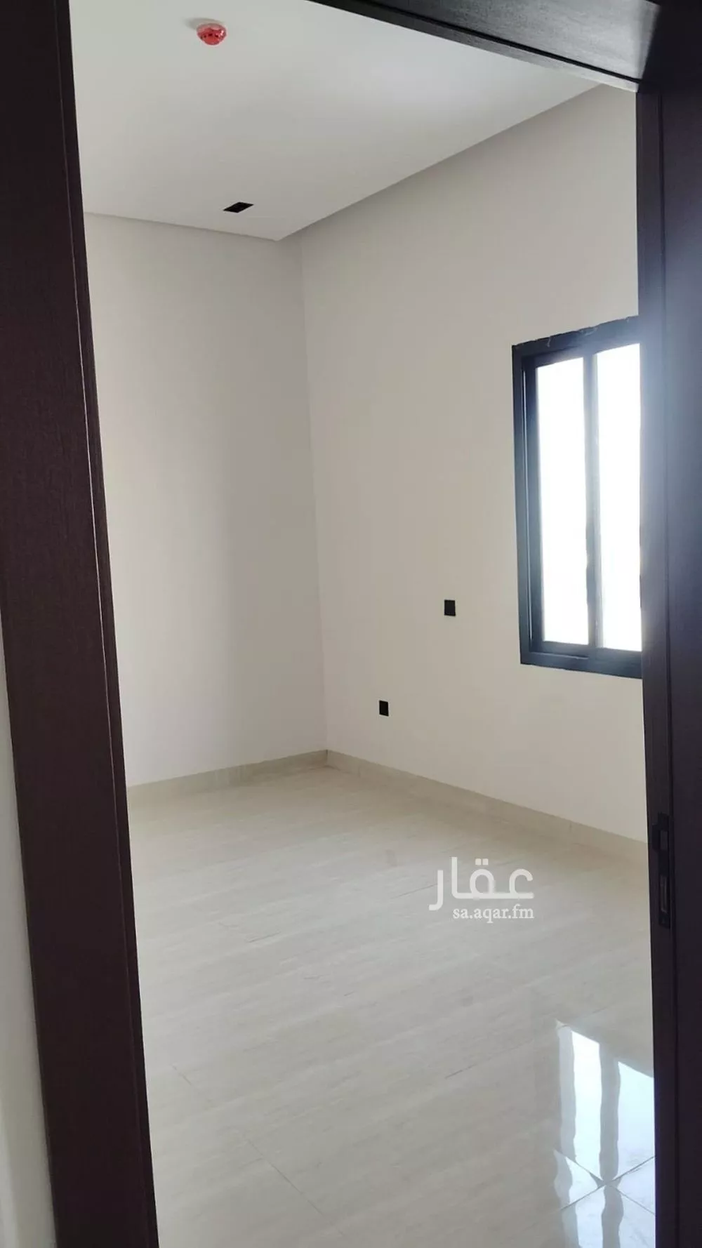 عمارة 1166 م² في النرجس 4