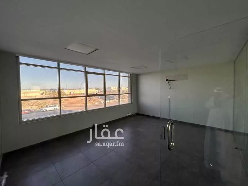 مكتب 790 م² في جشم 2