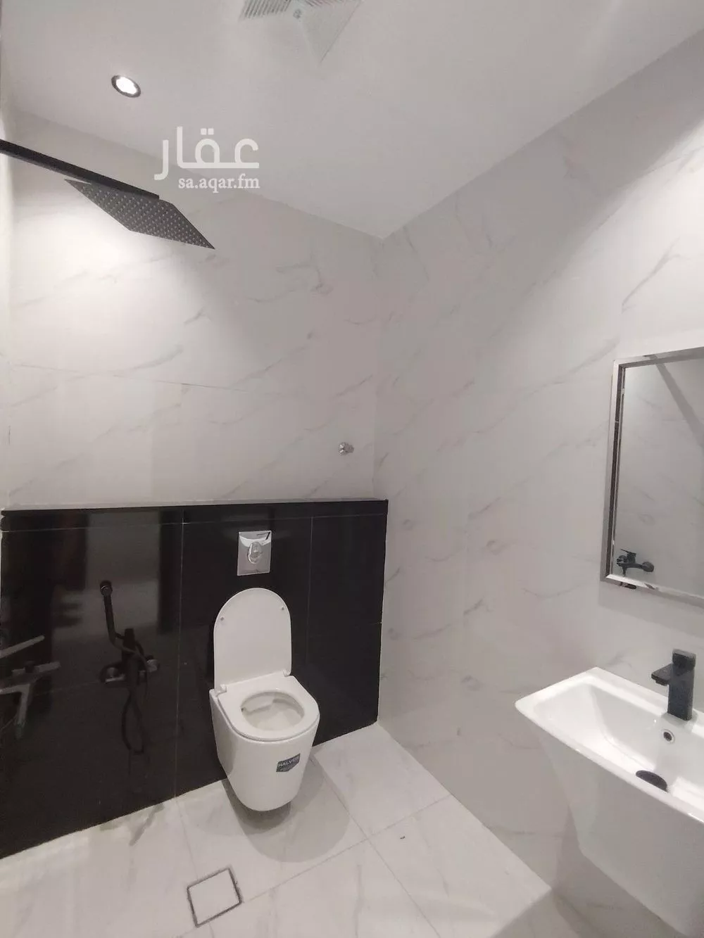 فيلا 5 غرف في القادسية 8