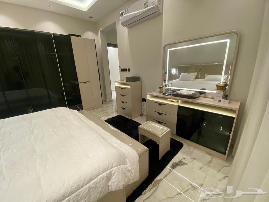 شقة 4 غرف في العارض 4