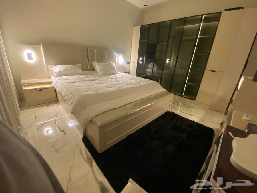 شقة 4 غرف في العارض 7