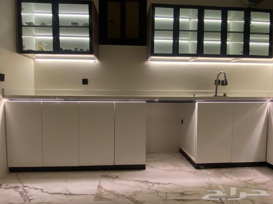 شقة 4 غرف في العارض 10