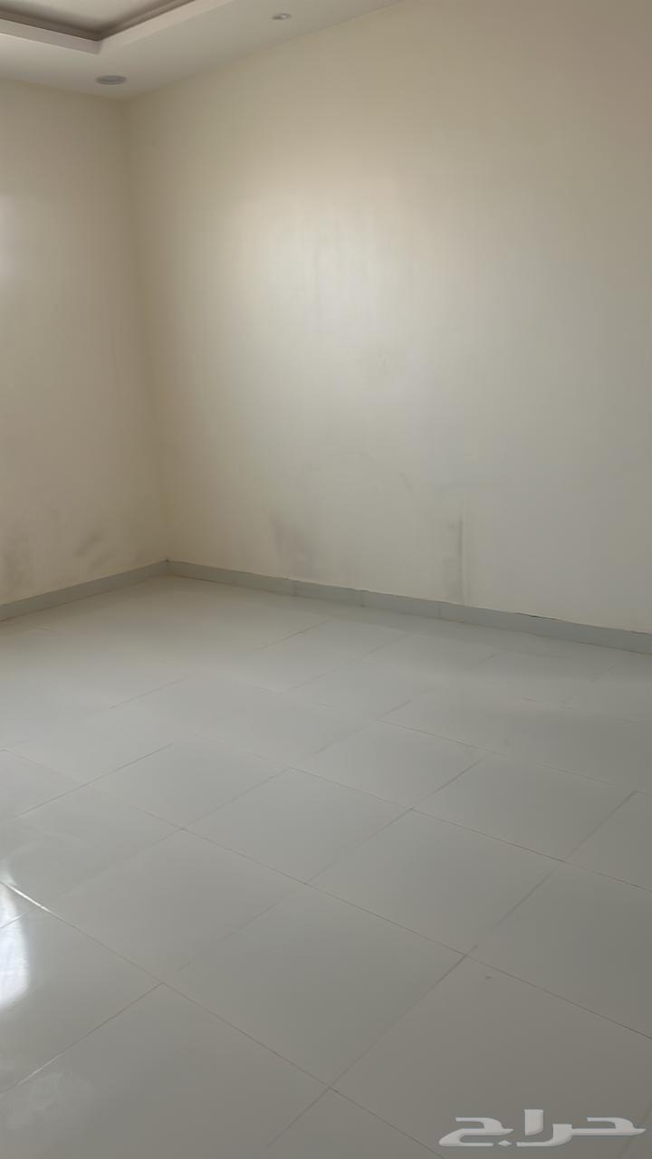 شقة 4 غرف في الرمال 3