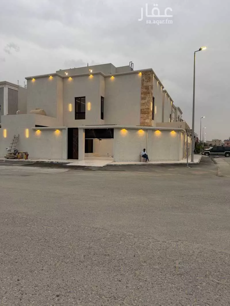 فيلا 7 غرف في ضاحية الملك فهد 4