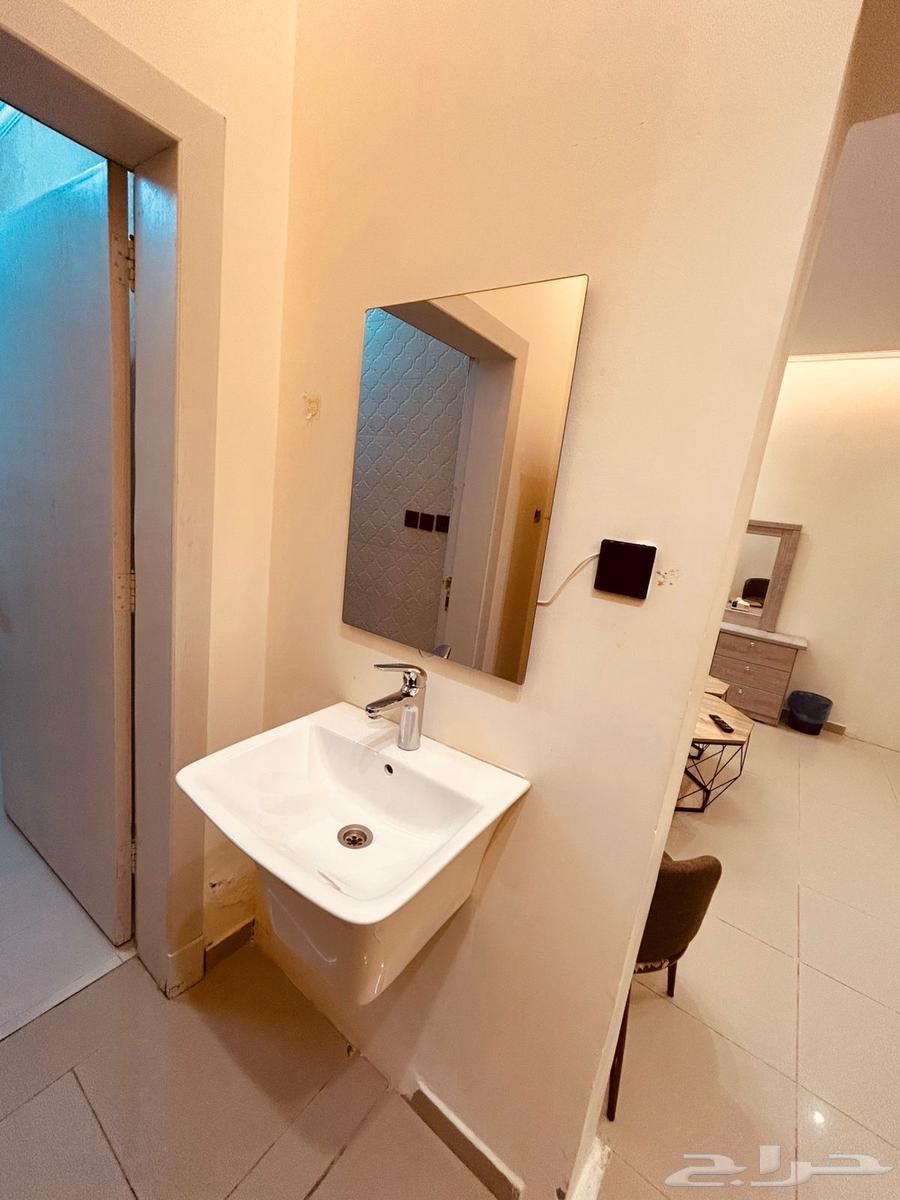 شقة 1 غرف في الروضة 7