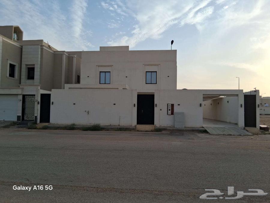 فيلا 5 غرف في المروج 2