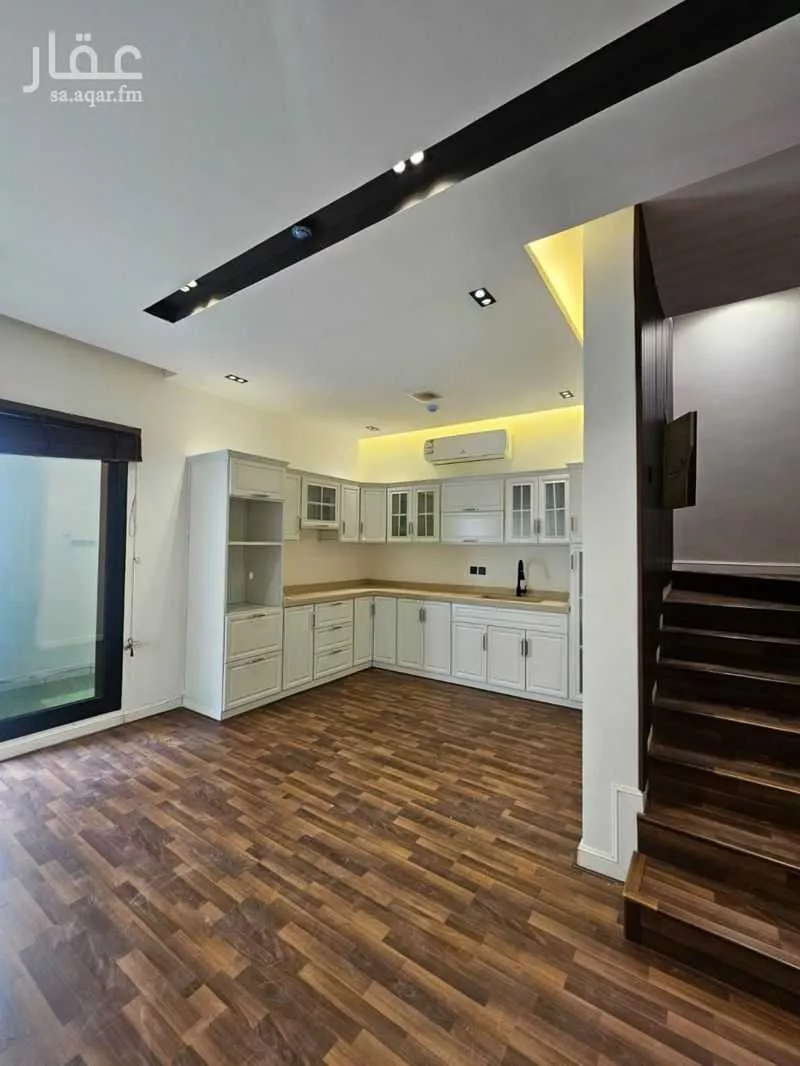 فيلا 4 غرف في العارض 15