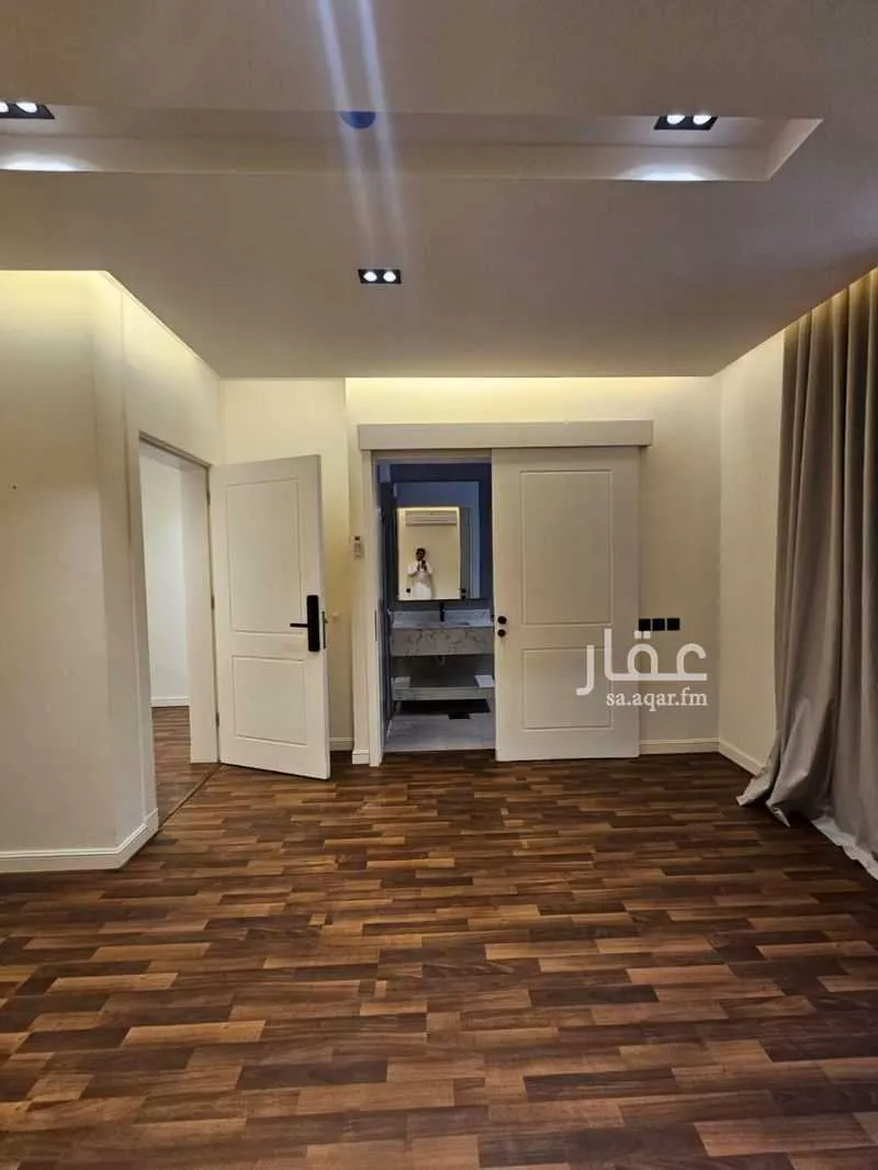 فيلا 4 غرف في العارض 5