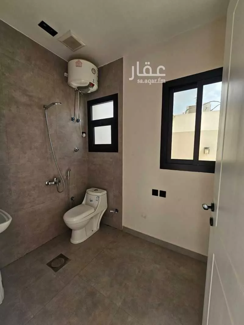 فيلا 4 غرف في العارض 7