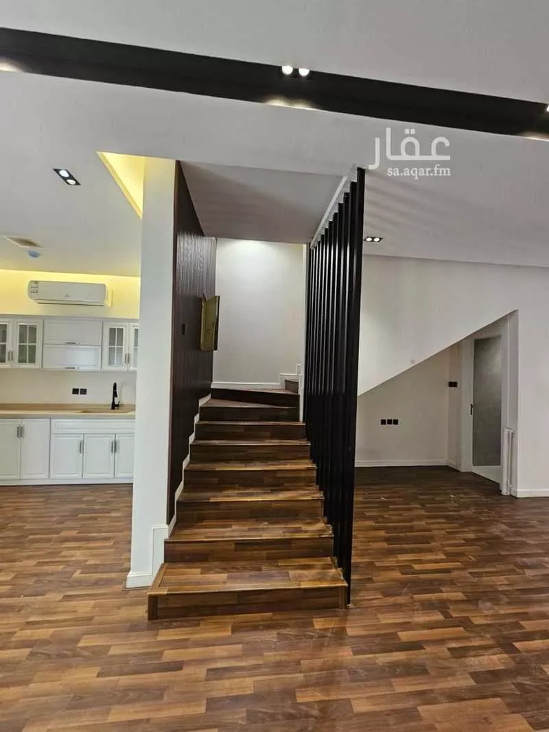 فيلا 4 غرف في العارض 8