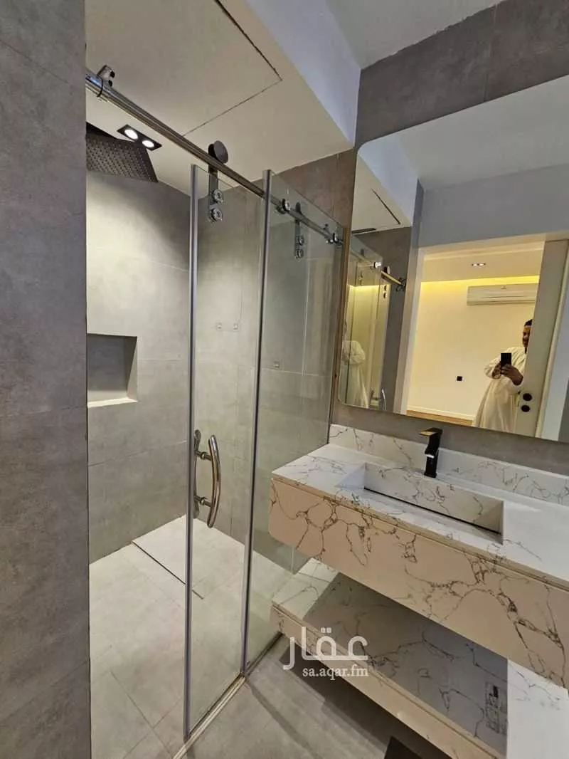 فيلا 4 غرف في العارض 9