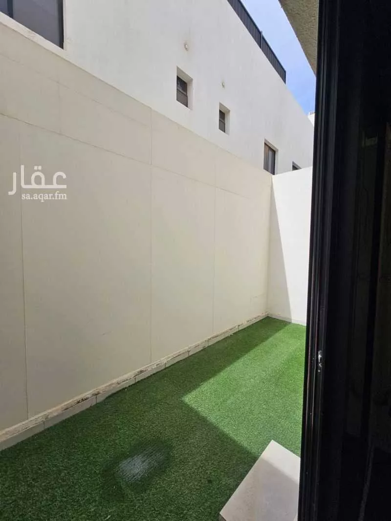 فيلا 4 غرف في العارض 10