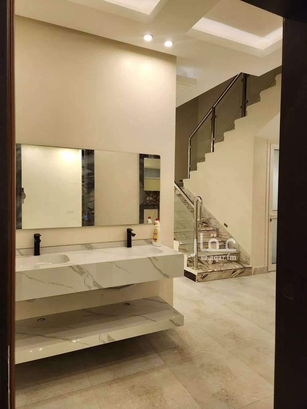 فيلا 7 غرف في الملك عبدالله 6