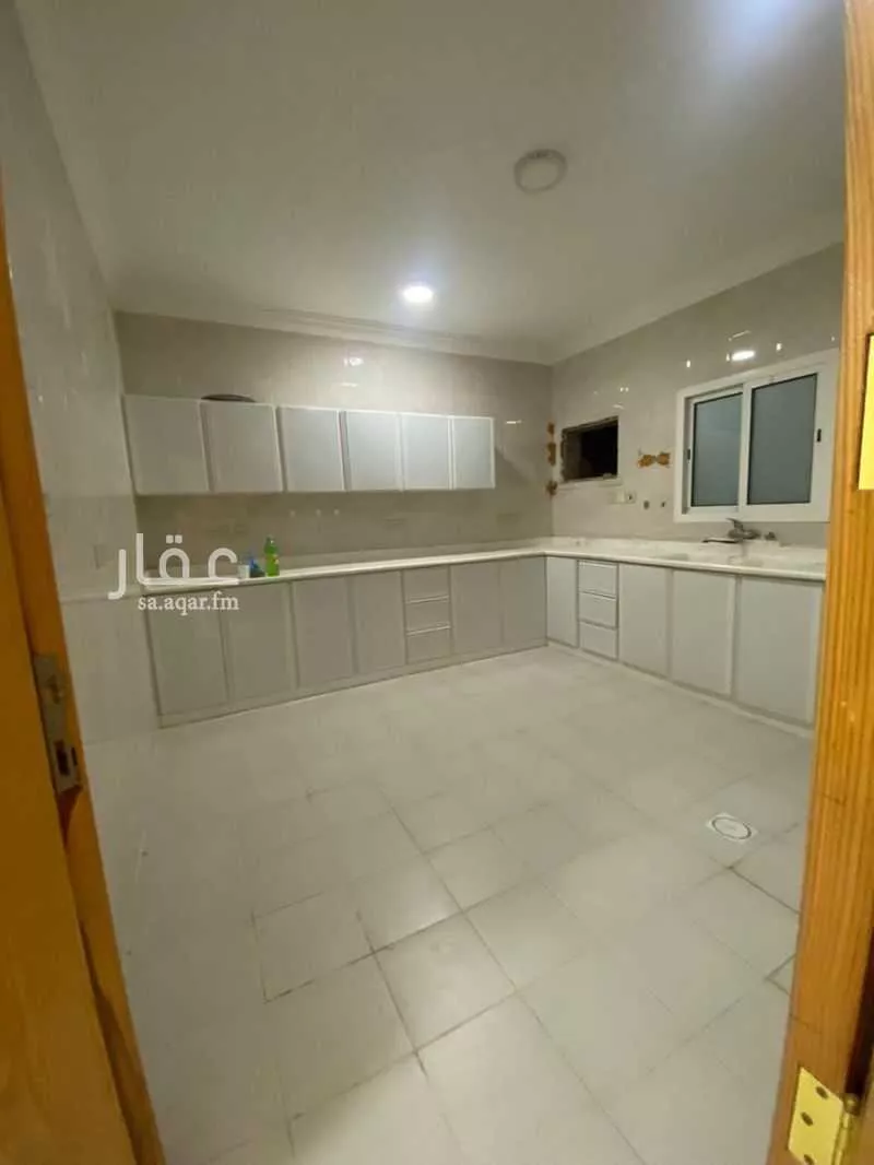 شقة 4 غرف في ضاحية الملك فهد 4