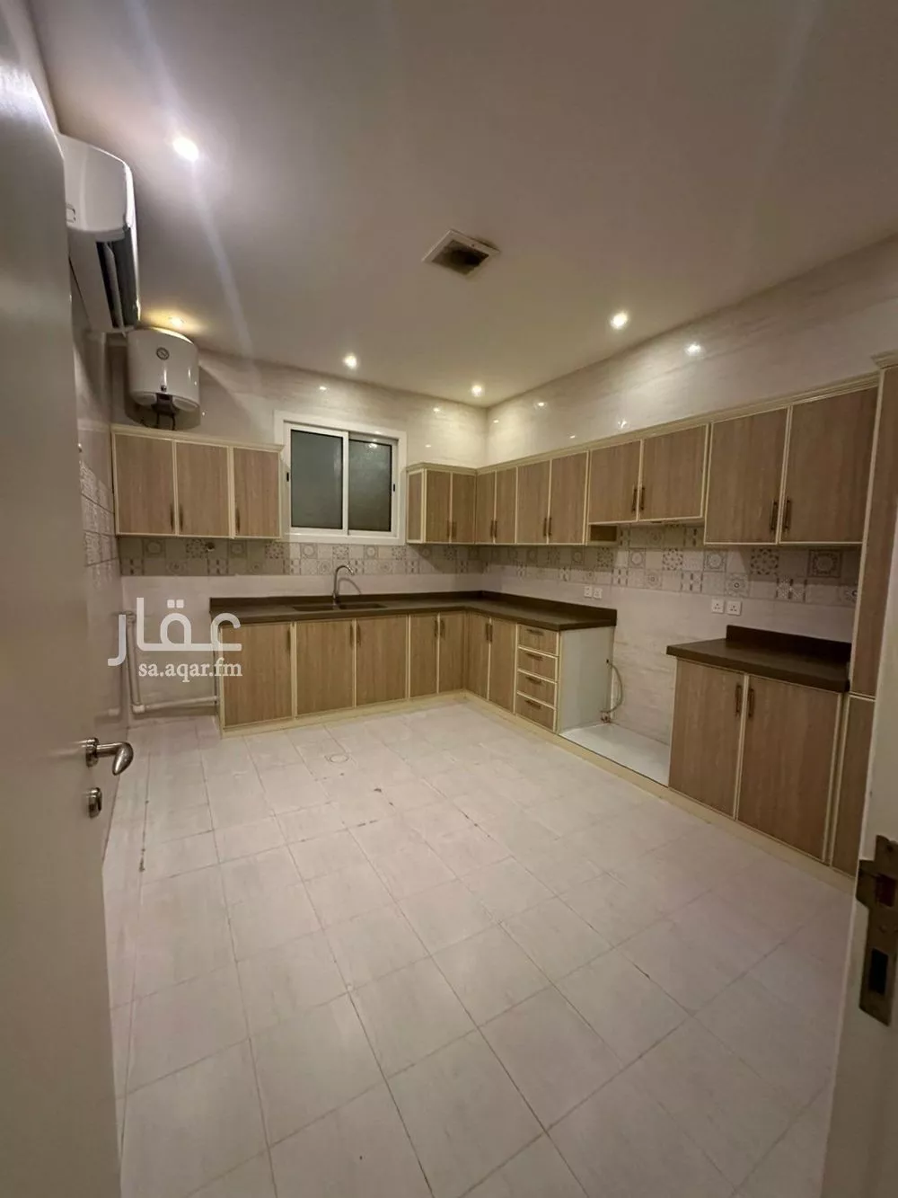 شقة 4 غرف في العارض 6