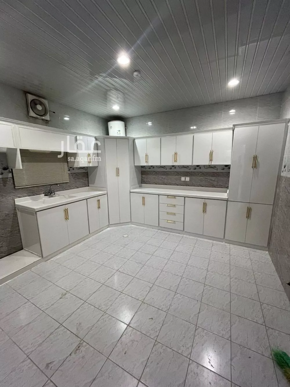 شقة 4 غرف في الرمال 5