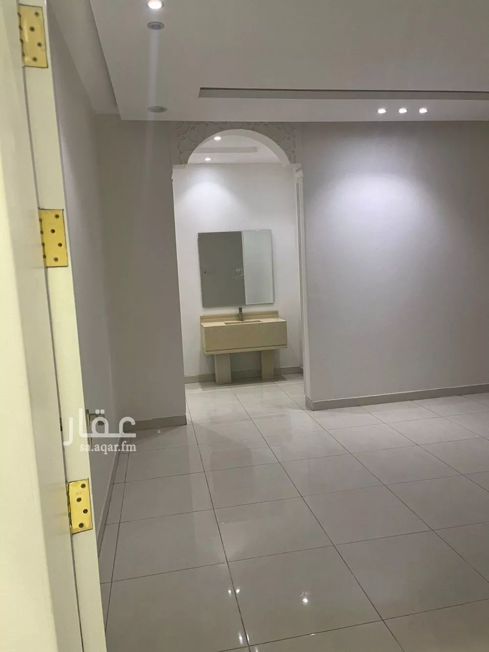 شقة 4 غرف في الرمال 7