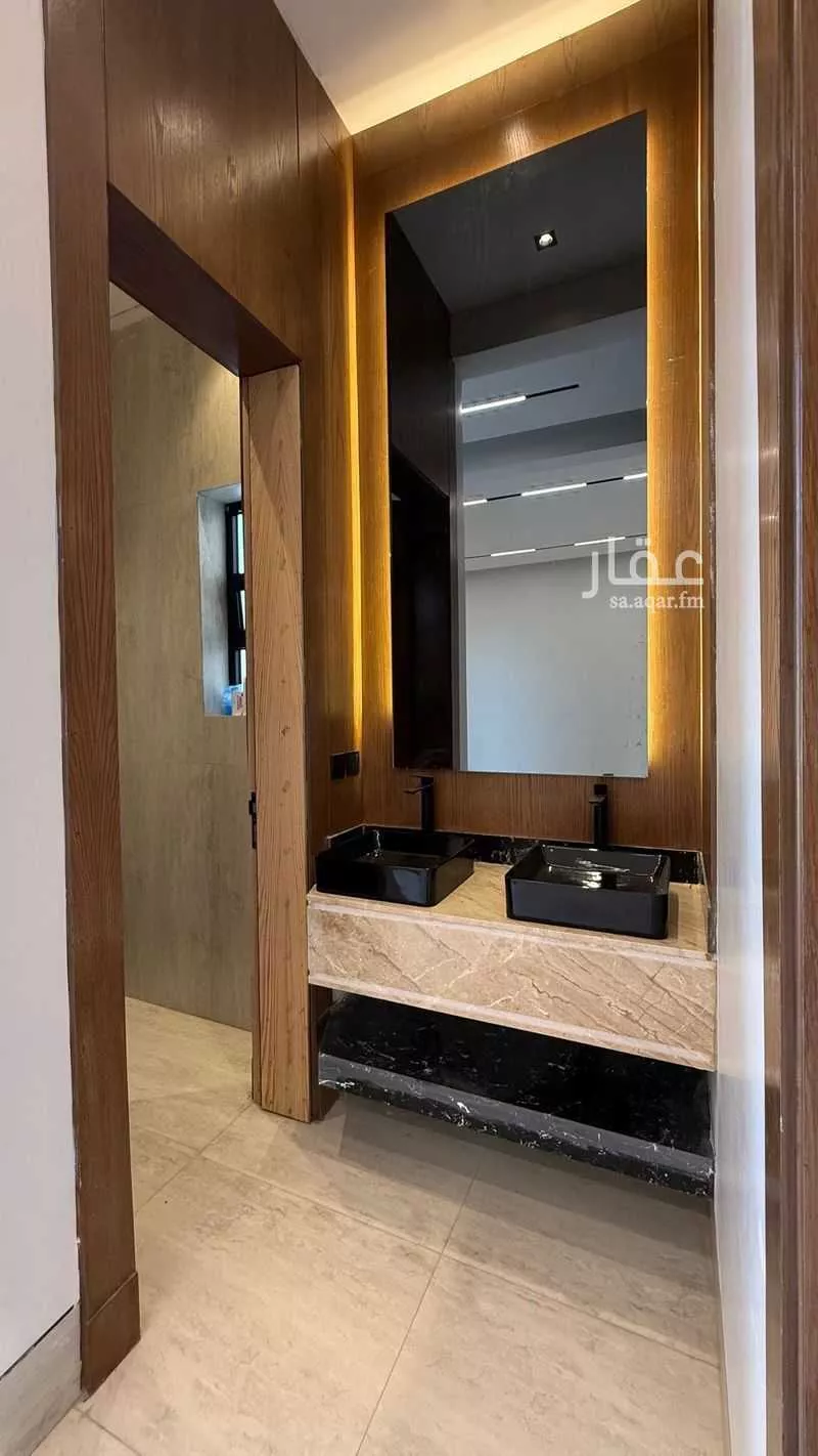 فيلا 7 غرف في الشرق 3