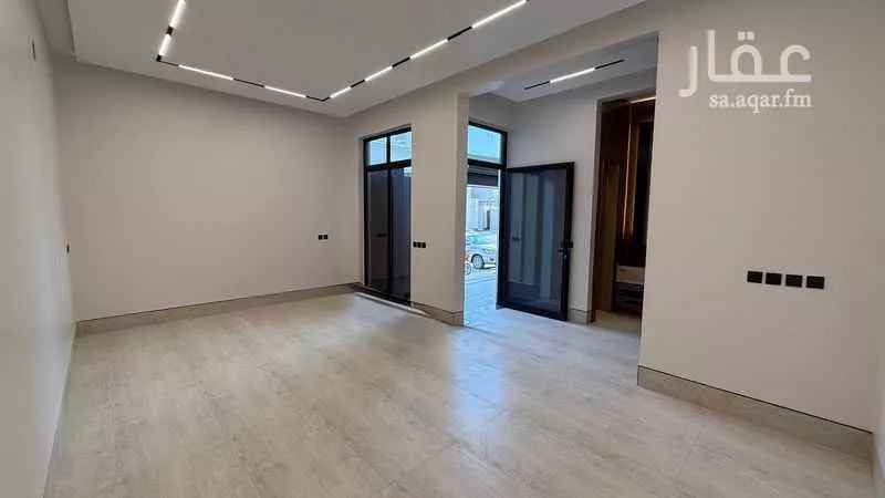 فيلا 7 غرف في الشرق 8