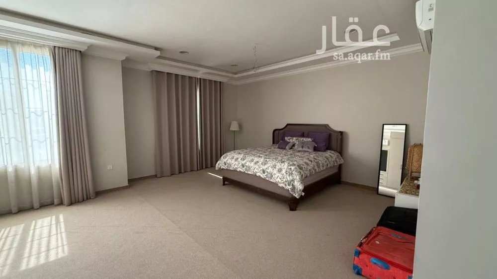 فيلا 5 غرف في البحيرة 24