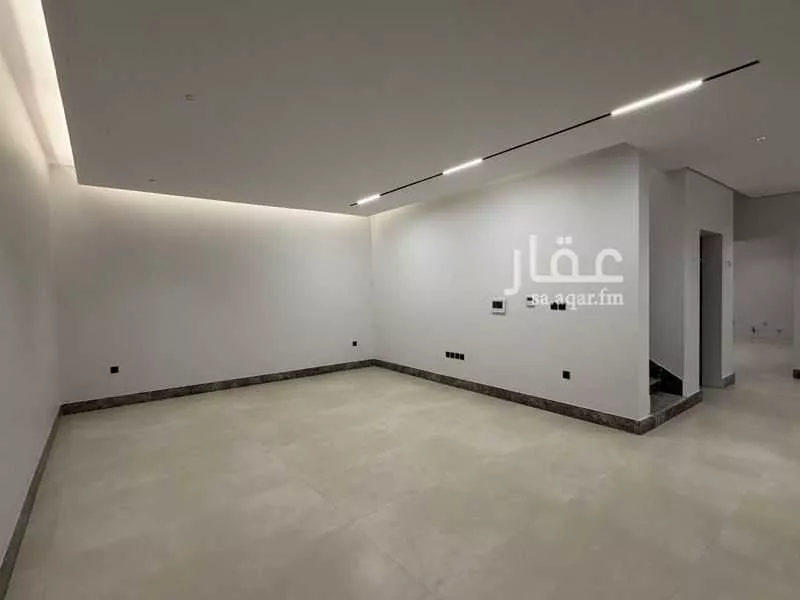 فيلا 5 غرف في الملقا 13