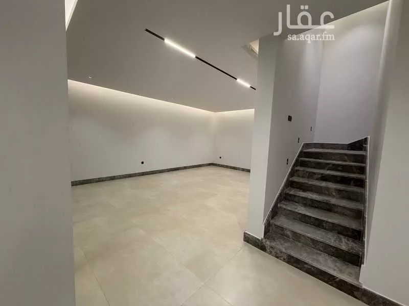 فيلا 5 غرف في الملقا 10