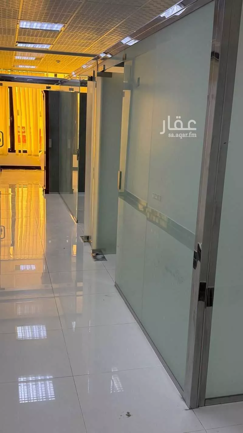 مكتب 400 م² في طويق 5