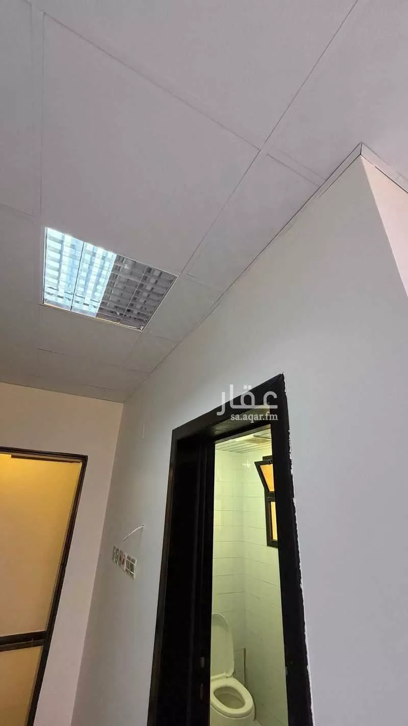 مكتب 400 م² في طويق 7