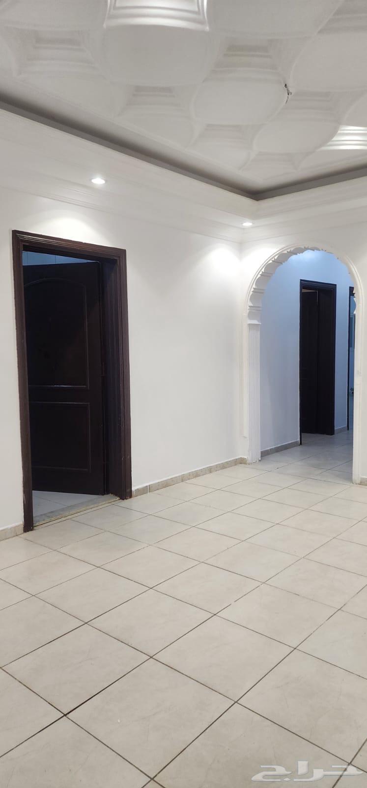 شقة 5 غرف في النزهة 8