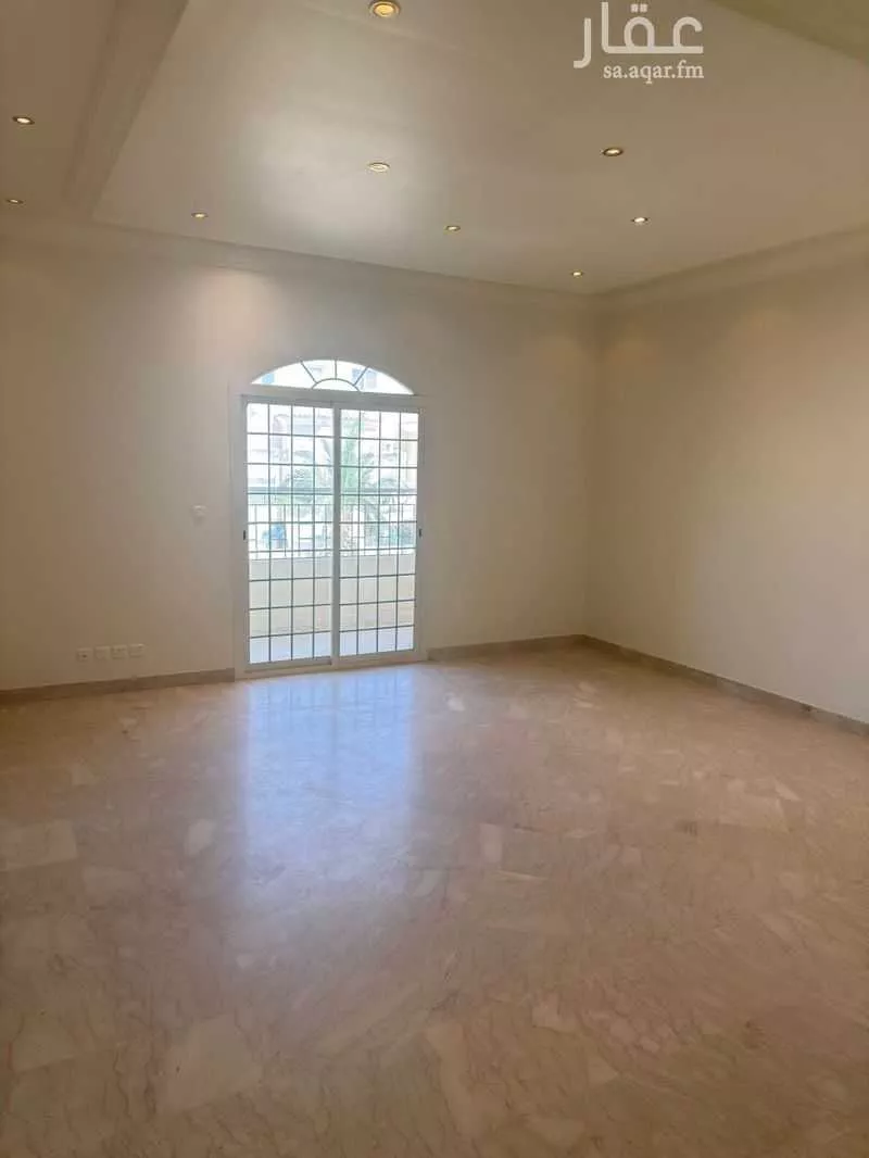 فيلا 5 غرف في الشاطئ 12