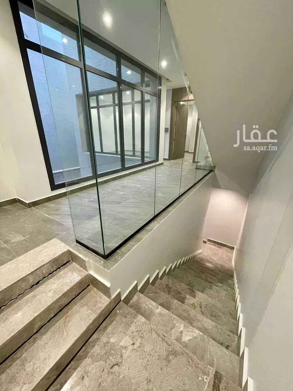 فيلا 6 غرف في العارض 12