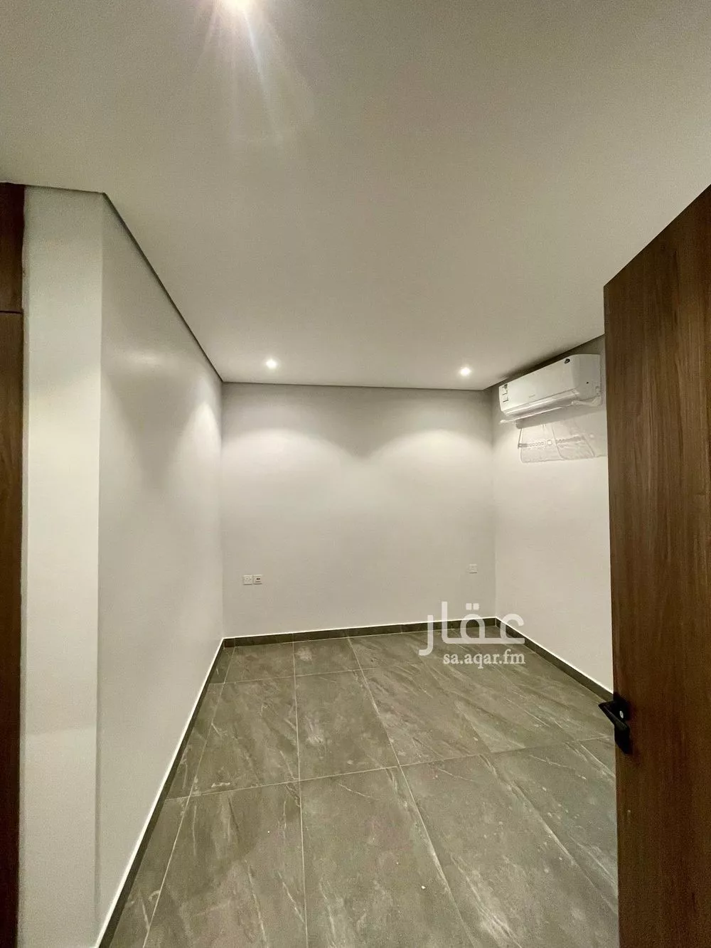 فيلا 6 غرف في العارض 27