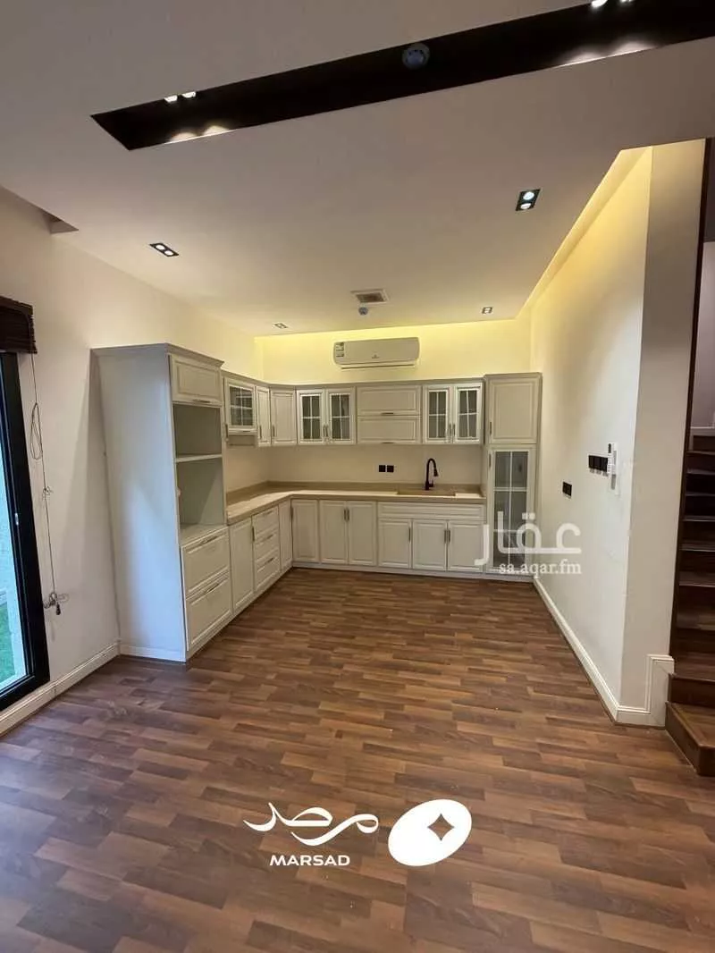 شقة 4 غرف في العارض 4