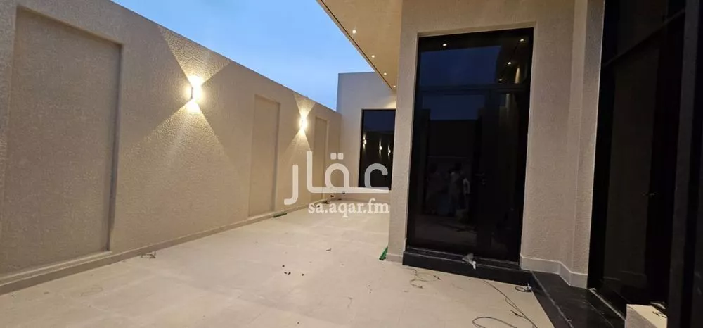 فيلا 5 غرف في العارض 8