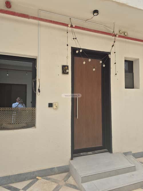 فيلا 4 غرف في العارض 2