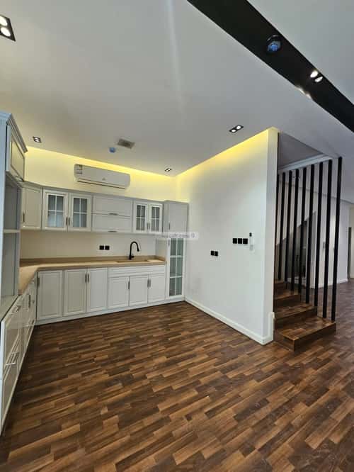 فيلا 4 غرف في العارض 7