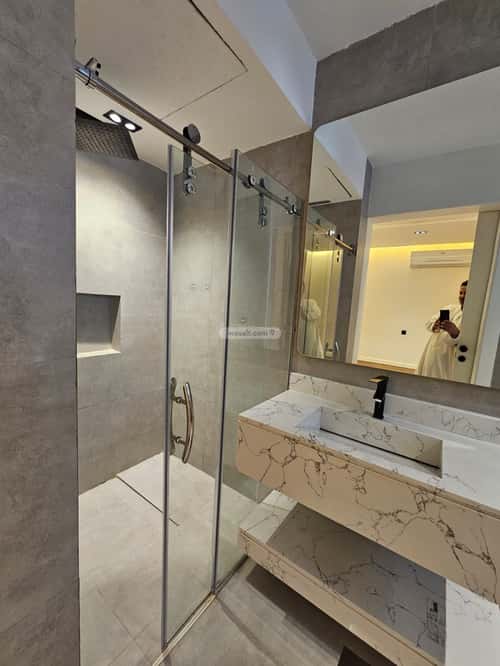 فيلا 4 غرف في العارض 8