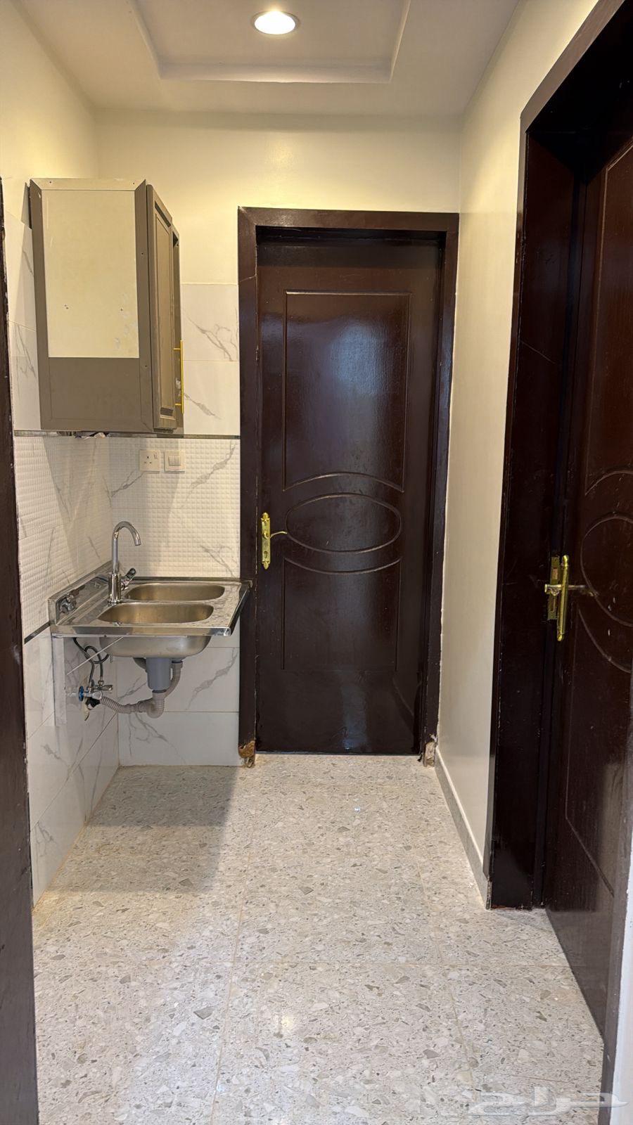 شقة 2 غرف في الرمال 10