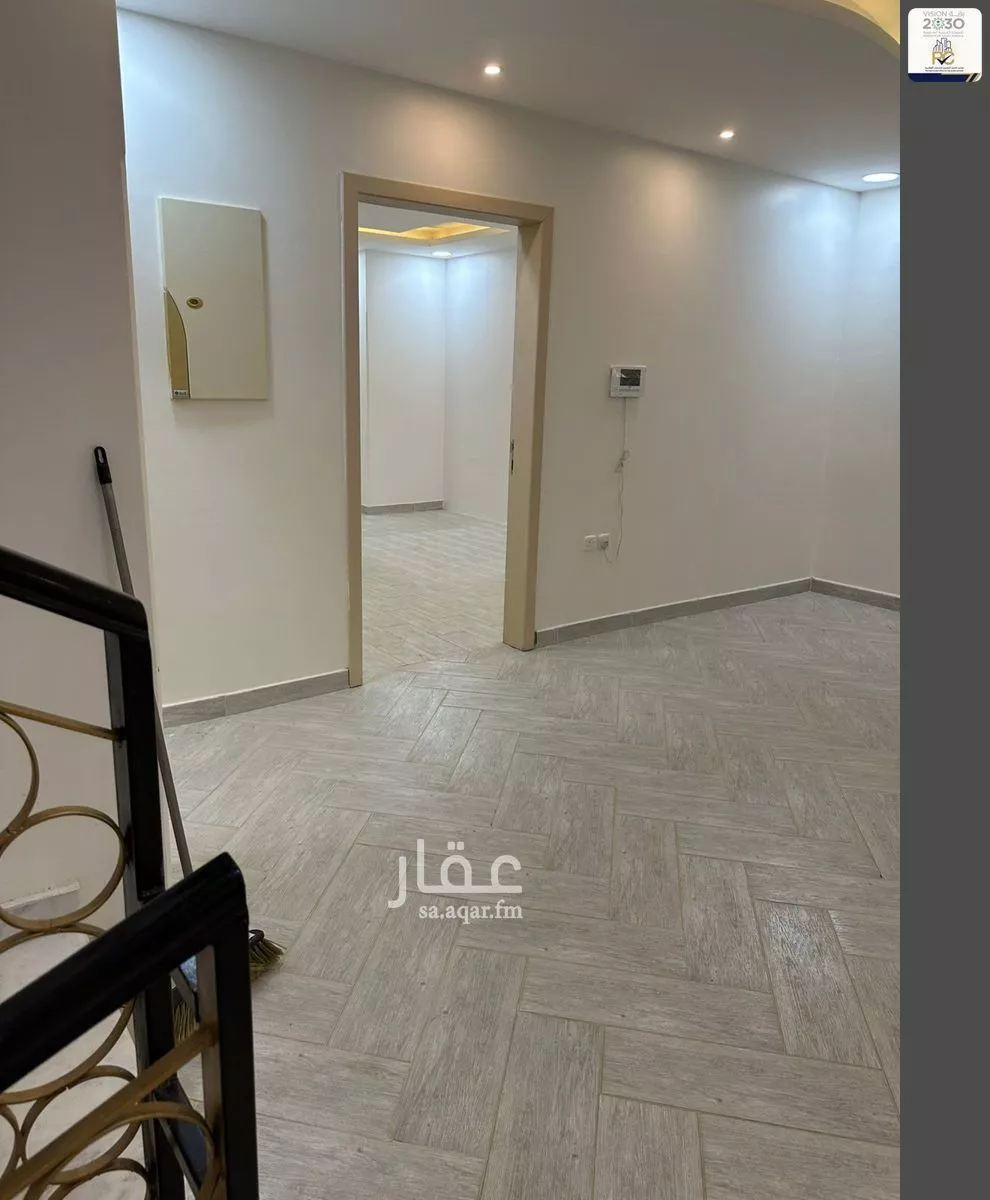 فيلا 9 غرف في لبن 24