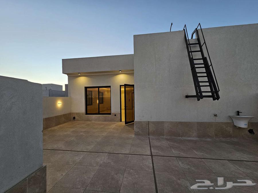 فيلا 6 غرف في الزمرد 32