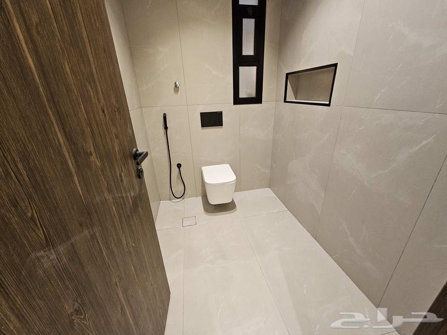 فيلا 6 غرف في الزمرد 8